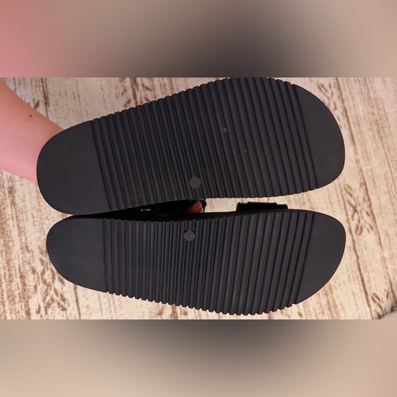 Black Sandals with Gold Accents Steve Madden - Picture 5 of 6